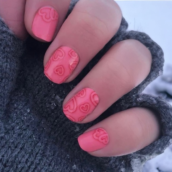 Color Street | Heartthrob, coral color, playful heart designs nail strips - Picture 10 of 11